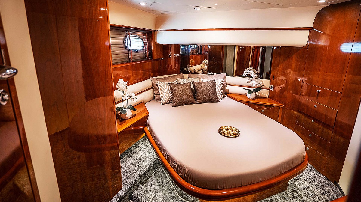 Аренда моторной яхты Princess 65 Oceana на Пхукете